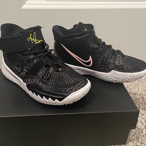 Nike Kyrie 7 Size 12 (kids)